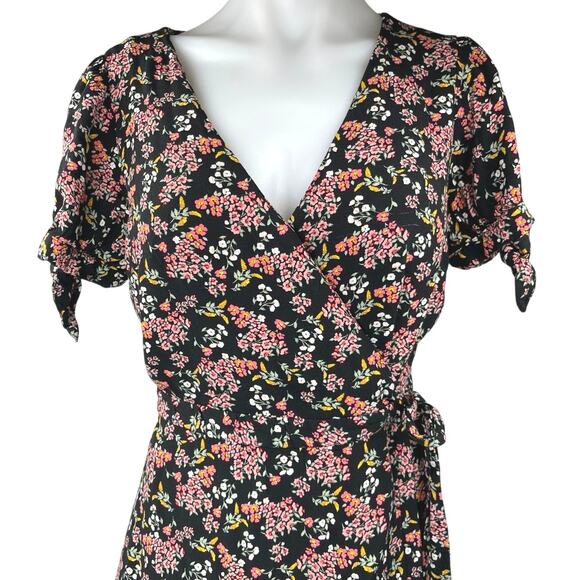 Ann Taylor LOFT Black Multicolor Floral Shorts Sleeve Mini Wrap Dress Size 8 - Picture 3 of 5